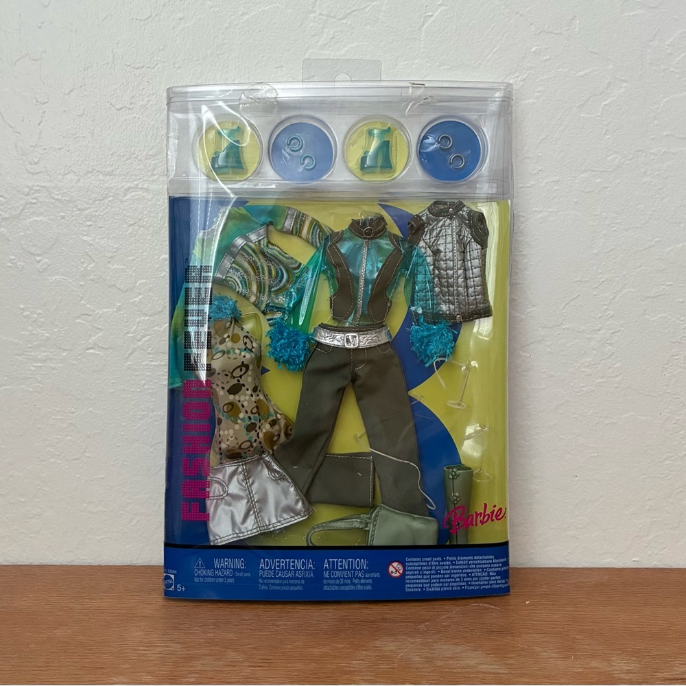 2005 Barbie Fashion Fever Fashion’s Pack G8996 NRFP